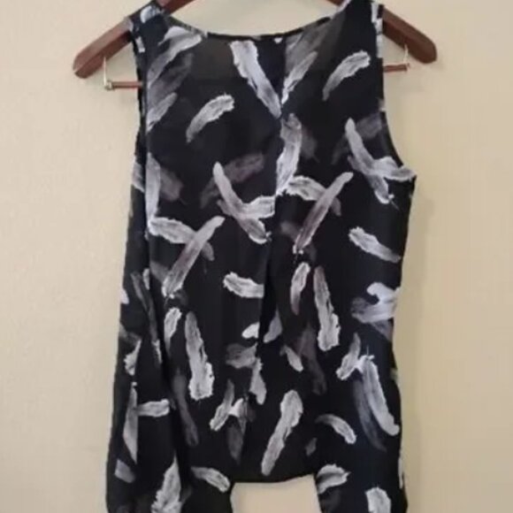 Express Women's Black White Sheer Sleeveless Top Size Large Feather Print - Picture 5 of 7